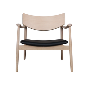 Lara Loungestol i Lys Naur eg m. Sort PU sæde