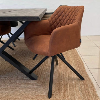 Pau Spisebordsstol med drejefunktion - Cognac microfibre - Hofstra & Wagner