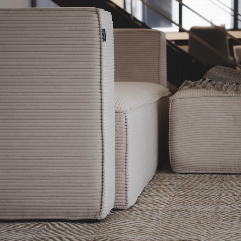 Ollie Sofa - Lys Bredriflet Fløjl 230 cm