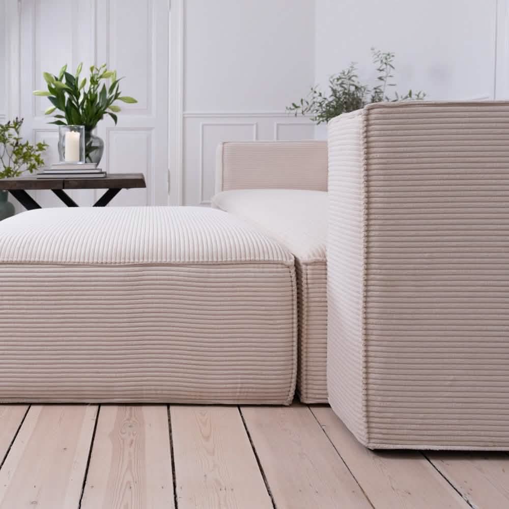 Ollie Sofa - Lys Bredriflet Fløjl, 280 cm
