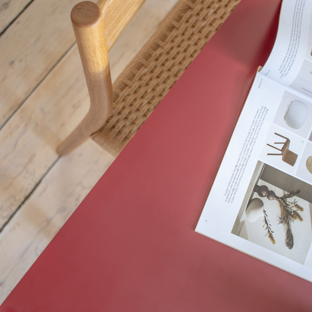 Holms Spisebord i 180 cm, inkl. plader i natur eg og bordeaux