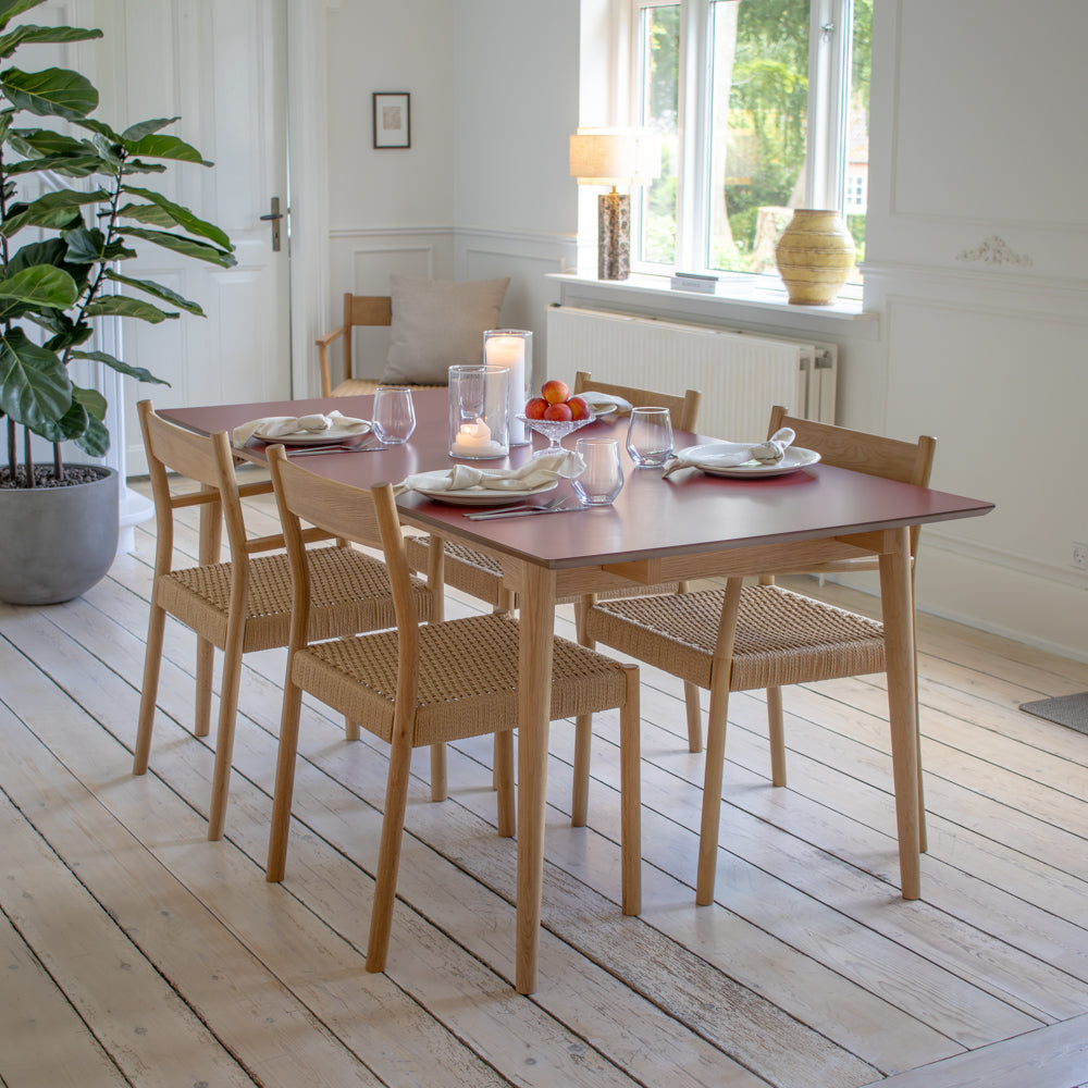 Holms Spisebord i 180 cm, inkl. plader i natur eg og bordeaux