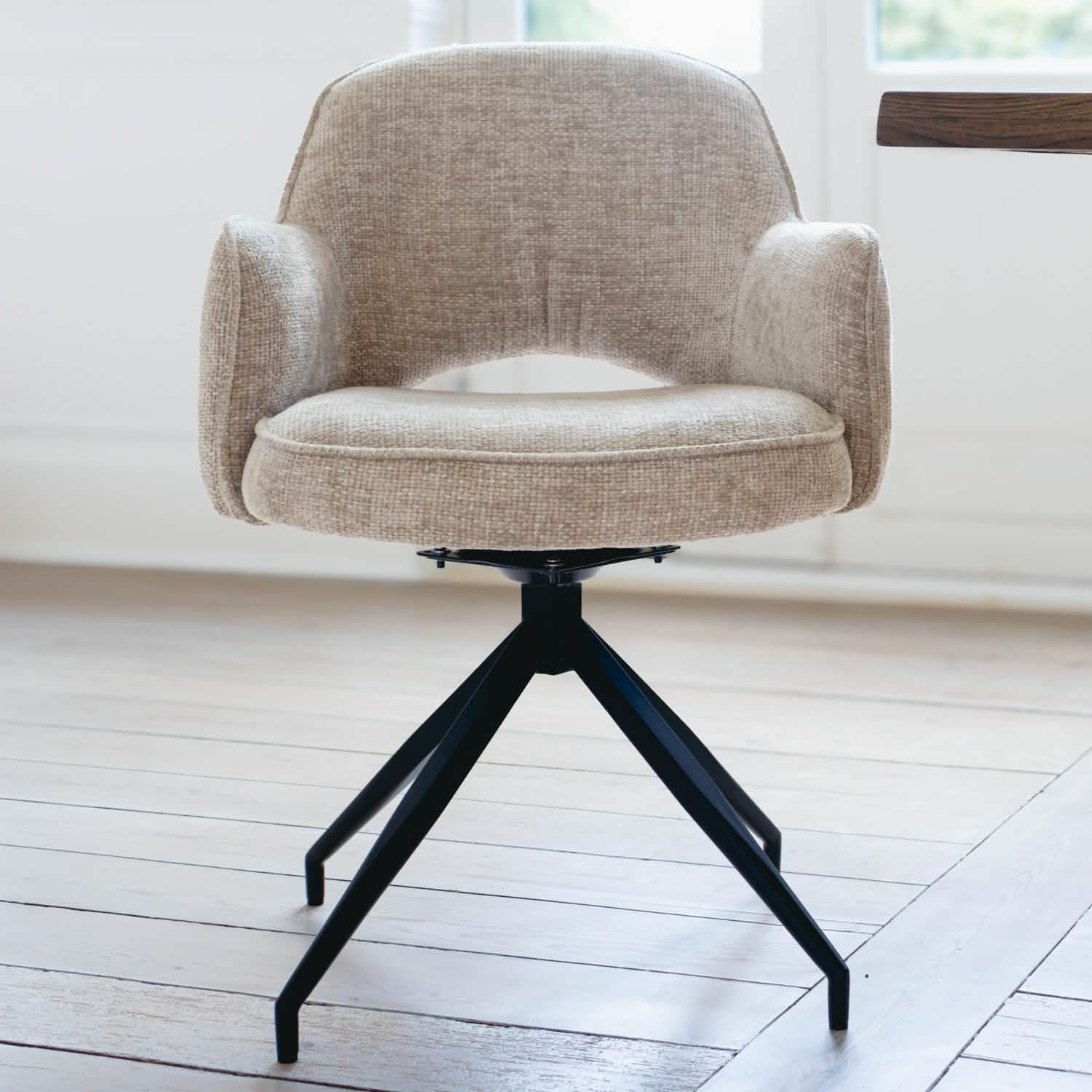 Vigga Spisebordsstol med drejefunktion - Beige Stof