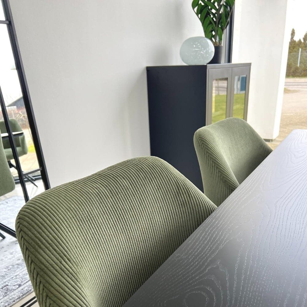 Pau Spisebordsstol med drejefunktion - Grøn fløjl - Hofstra & Wagner